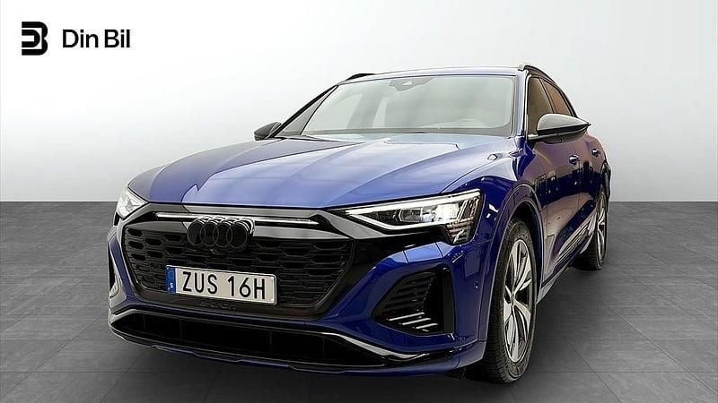 Blå Begagnad 2023 Audi e-tron S-Line SUV | 549 000 kr - Bild 1/4