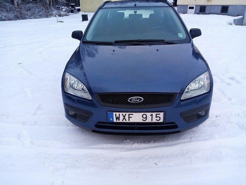 Blå Begagnad 2005 Ford Focus Kombi | 12 500 kr (Bra pris) - Bild 1/4