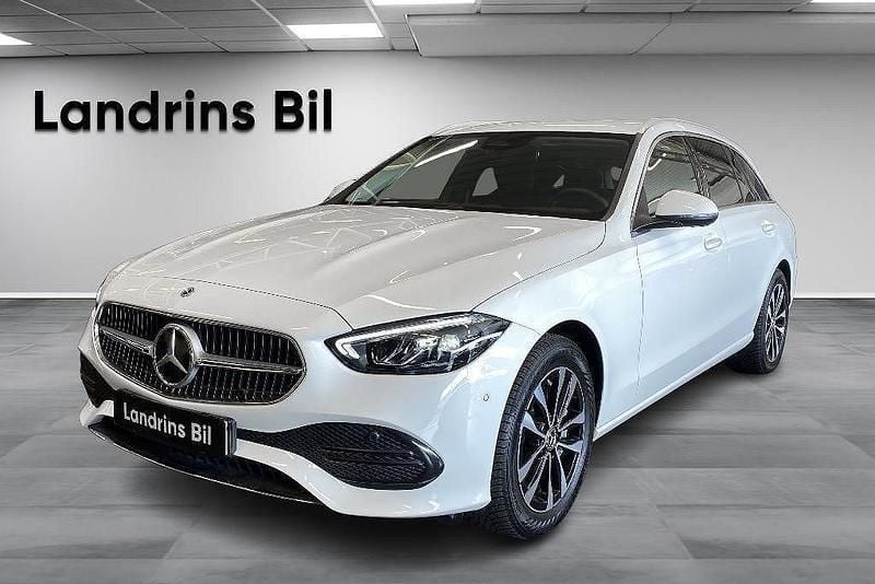 Vit Begagnad 2024 Mercedes C300e Avantgarde Kombi | 469 000 kr (Superpris) - Bild 1/4