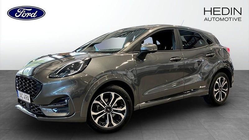Grå Begagnad 2022 Ford Puma ST-Line Minibuss | 209 000 kr (Marknadspris) - Bild 1/4