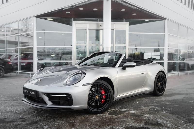 Begagnad Porsche 911 Carrera 4S 450 HK (330 kW) 2022 Gt silver metallic Cab