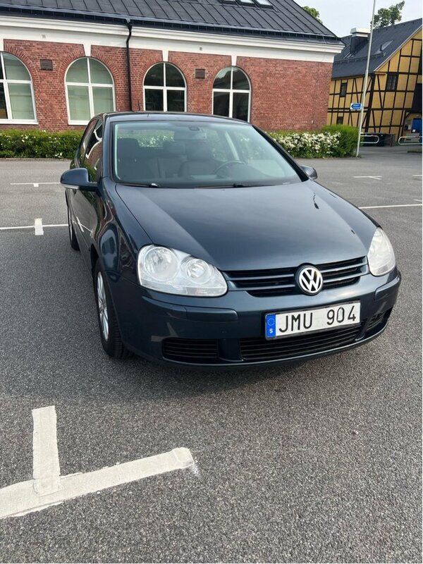 Blå Begagnad 2009 VW Golf Trendline Halvkombi | 29 000 kr (Marknadspris) - Bild 1/4