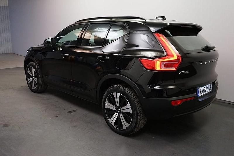 Begagnad Volvo XC40 Core 175 kW (238 HK) 2022 Svart SUV