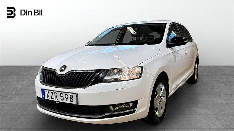 Vit Begagnad 2018 Skoda Rapid Comfort Halvkombi | 129 900 kr (Marknadspris) - Bild 1/4