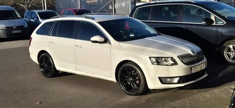 Vit Begagnad 2016 Skoda Octavia Ambition Kombi | 85 000 kr (Bra pris) - Bild 1/4