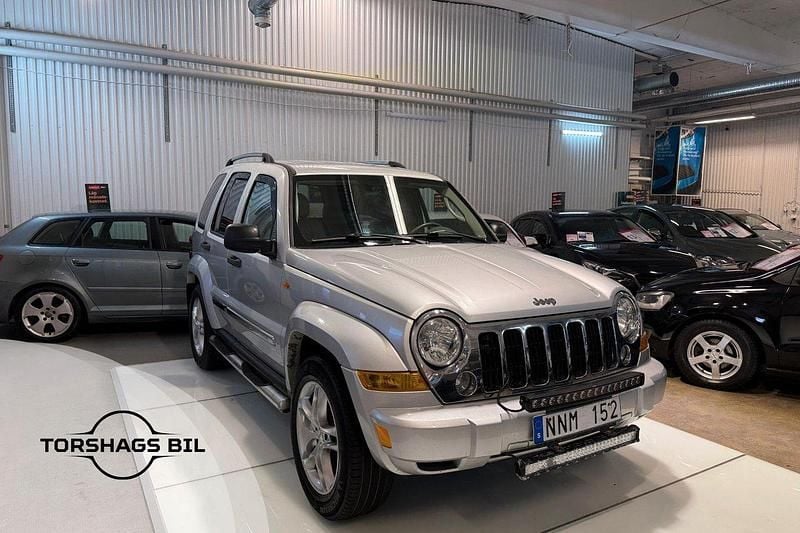 Silver Begagnad 2006 Jeep Cherokee SUV | 59 900 kr (Dyr) - Bild 1/3