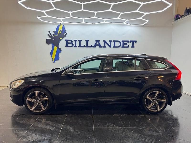 Begagnad Volvo V60 Summum 180 HK (132 kW) 2010 Svart Kombi