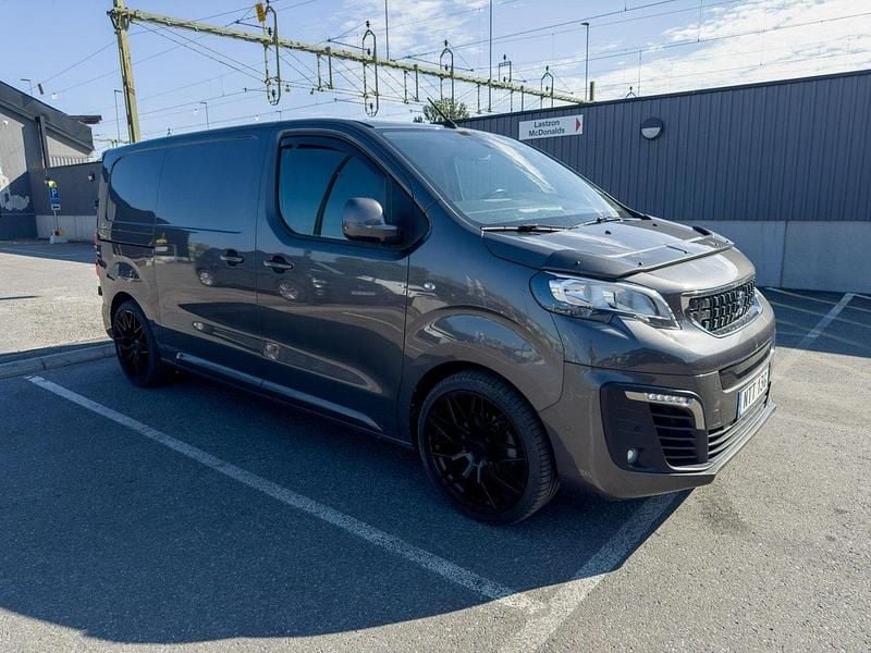 Grå Begagnad 2021 Peugeot e-Expert Van | 199 900 kr (Superpris) - Bild 1/4