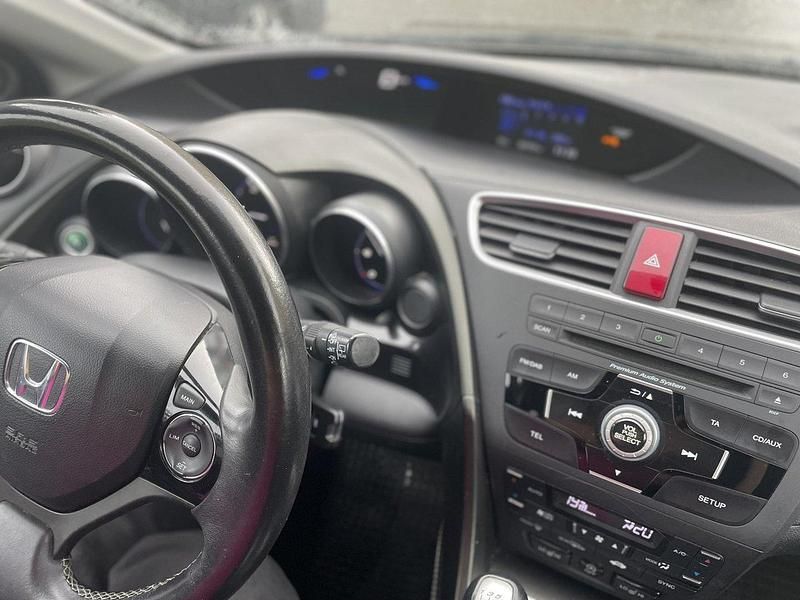 Grå Begagnad 2014 Honda Civic Lifestyle Halvkombi | 82 000 kr (Lite dyr) - Bild 1/4