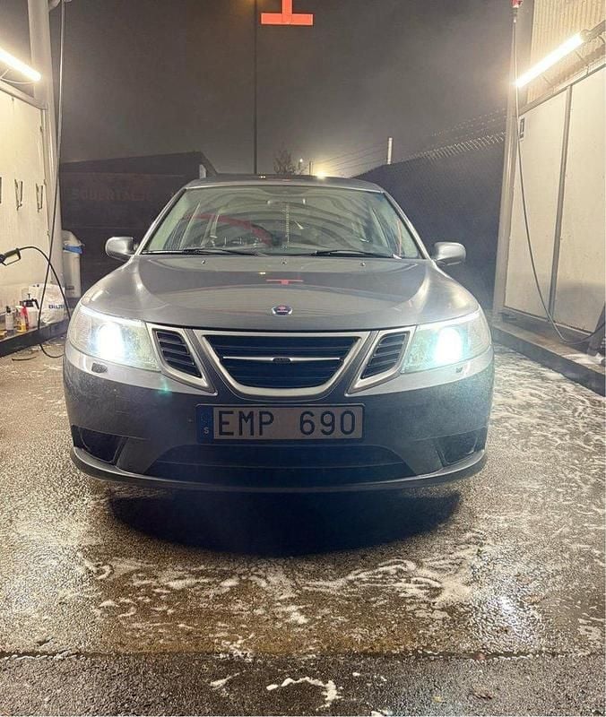 Grå Begagnad 2008 Saab 9-3 Linear Kombi | 39 900 kr (Marknadspris) - Bild 1/4