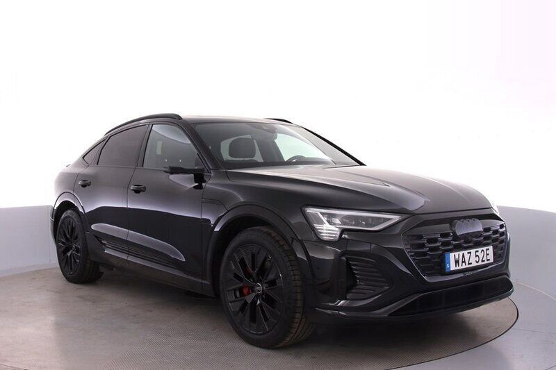 Mytsvart metallic Begagnad 2023 Audi Q8 Sportback e-tron S-Line SUV | 749 000 kr - Bild 1/4