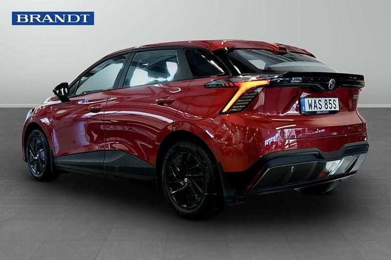 Begagnad MG MG4 EV 125 kW (171 HK) 2023 Röd Halvkombi