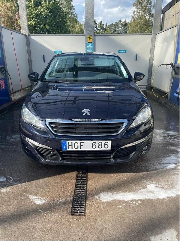Blå Begagnad 2013 Peugeot 308 Active Halvkombi | 32 000 kr - Bild 1/4