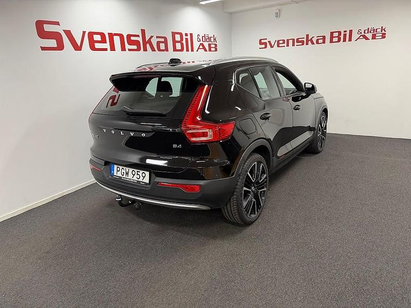 Begagnad Volvo XC40 Momentum 197 HK (144 kW) 2020 Svart SUV