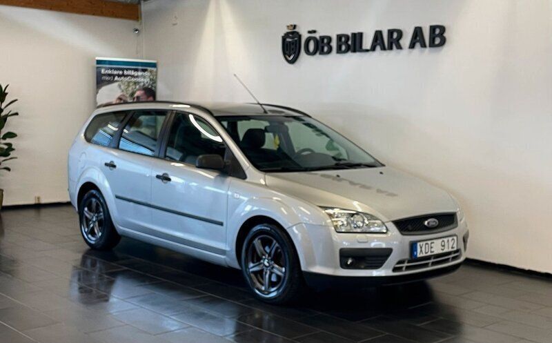 Silver Begagnad 2006 Ford Focus Kombi | 25 900 kr (Marknadspris) - Bild 1/4