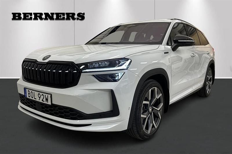 Vit Begagnad 2025 Skoda Kodiaq SportLine SUV | 559 900 kr (Lite dyr) - Bild 1/4