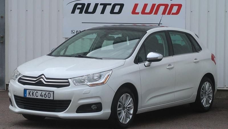 Vit (vitmetallic) Begagnad 2014 Citroën C4 Halvkombi | 79 900 kr (Marknadspris) - Bild 1/4
