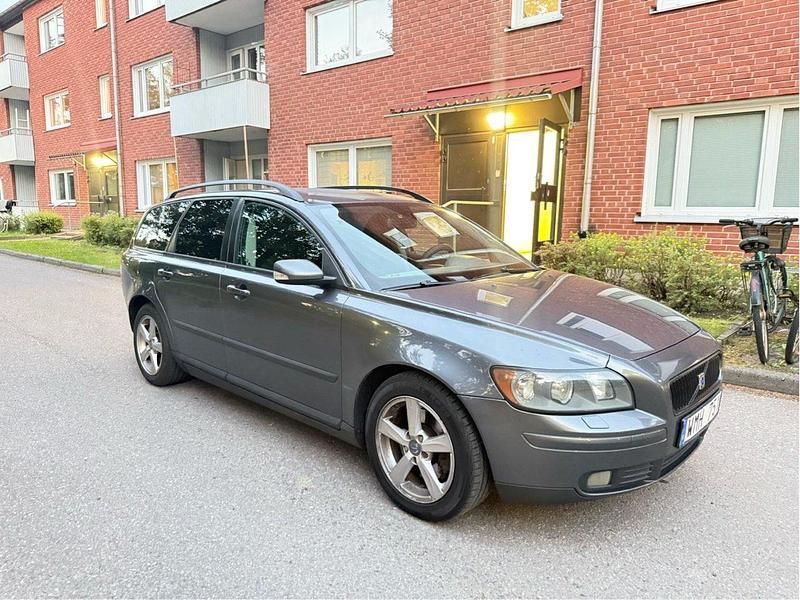 Begagnad 2005 Volvo V50 Kinetic Kombi | 24 000 kr - Bild 1/4
