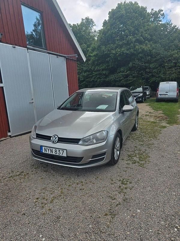 Begagnad VW Golf VII 105 HK (77 kW) 2014 Silver Halvkombi
