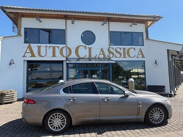 Grå metallic Begagnad 2010 Jaguar XF Sedan | 95 000 kr - Bild 1/4