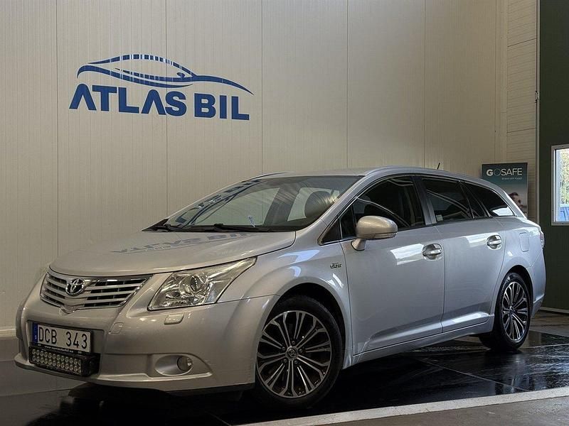 Silver Begagnad 2010 Toyota Avensis Kombi | 79 900 kr (Marknadspris) - Bild 1/4