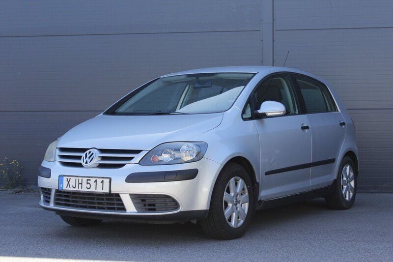 Silver Begagnad 2005 VW Golf Plus Cross Comfortline Minibuss | 24 900 kr (Marknadspris) - Bild 1/4