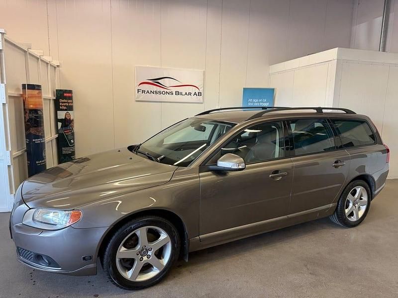 Grå Begagnad 2008 Volvo V70 Momentum Kombi | 59 900 kr (Dyr) - Bild 1/4