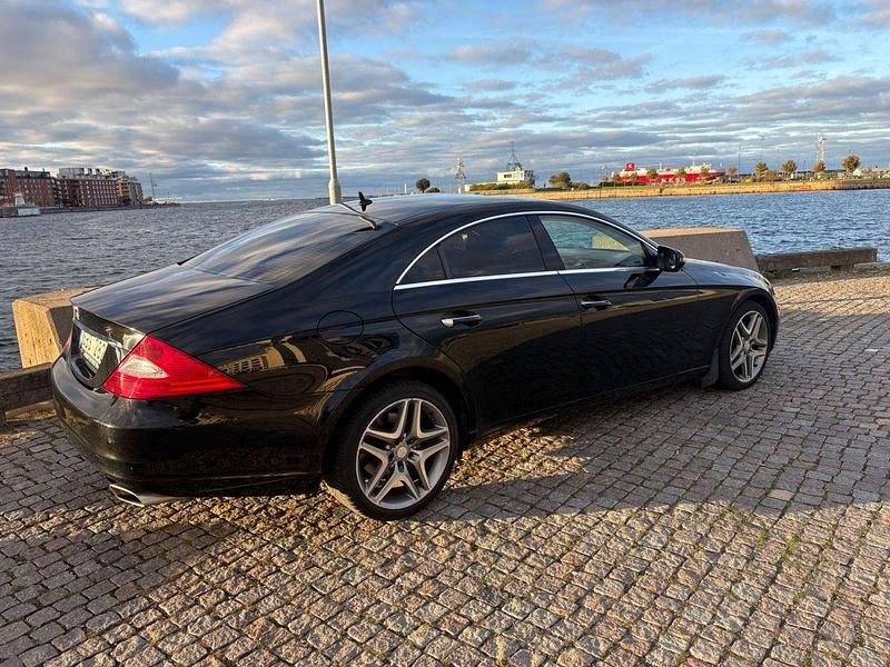 Begagnad Mercedes CLS320 225 HK (165 kW) 2008 Svart Sportkupé