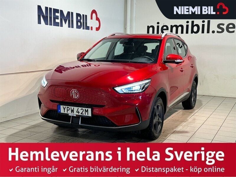 Röd Begagnad 2023 MG ZS Luxury Sedan | 349 900 kr (Lite dyr) - Bild 1/3