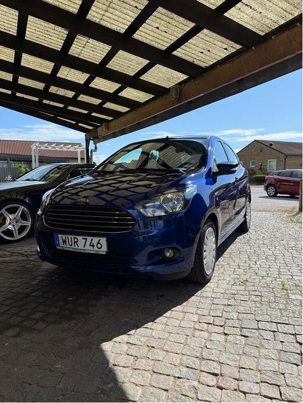 Blå Begagnad 2017 Ford Ka Plus Trend Halvkombi | 73 000 kr - Bild 1/4