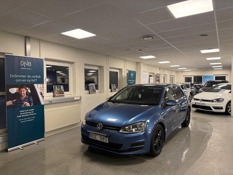 Blå Begagnad 2013 VW Golf VII | 79 900 kr (Marknadspris) - Bild 1/4