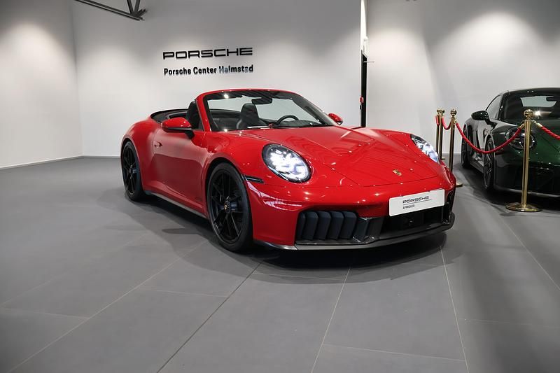 Begagnad Porsche 911 485 HK (356 kW) 2025 Flerfärgad Cab