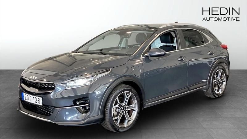 Grå (grey) Begagnad 2022 Kia XCeed Advance SUV | 249 800 kr (Marknadspris) - Bild 1/4