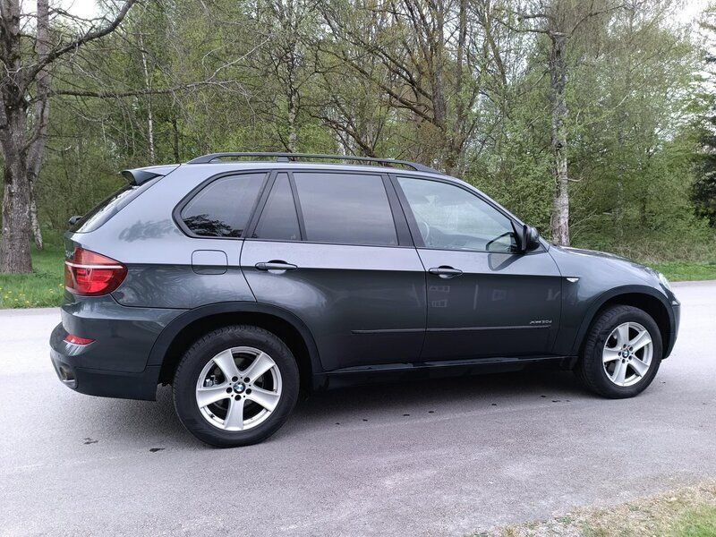 Grå Begagnad 2013 BMW X5 Comfort Edition SUV | 155 000 kr (Marknadspris) - Bild 1/4