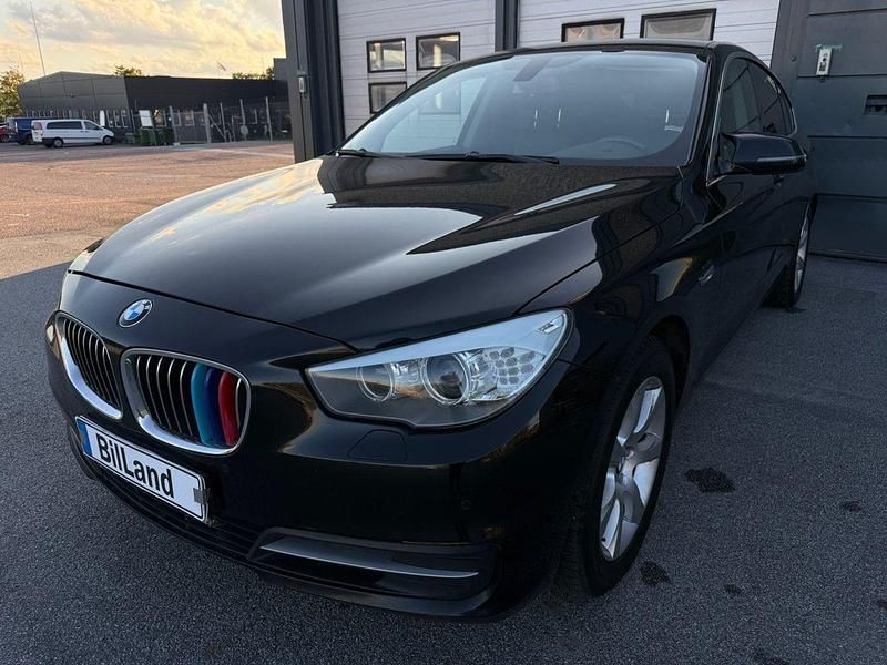 Svart Begagnad 2014 BMW 520 Gran Turismo Halvkombi | 145 900 kr - Bild 1/4