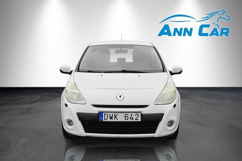 Silver Begagnad 2010 Renault Clio R.S. Halvkombi | 39 900 kr (Marknadspris) - Bild 1/4