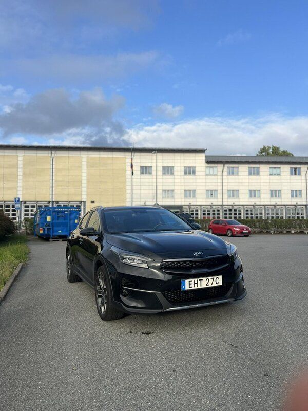 Svart Begagnad 2021 Kia XCeed SUV | 230 000 kr (Marknadspris) - Bild 1/4