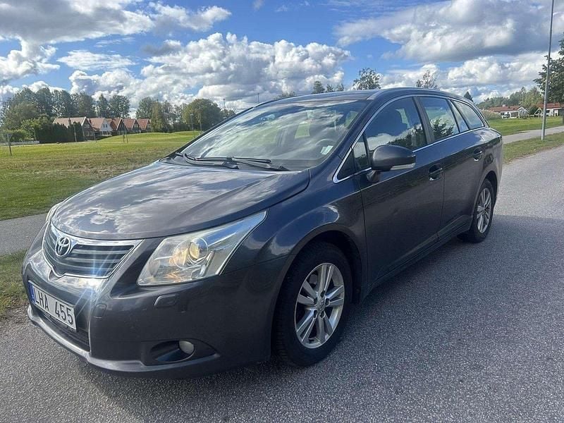 Grå Begagnad 2011 Toyota Avensis Kombi | 89 000 kr (Bra pris) - Bild 1/4
