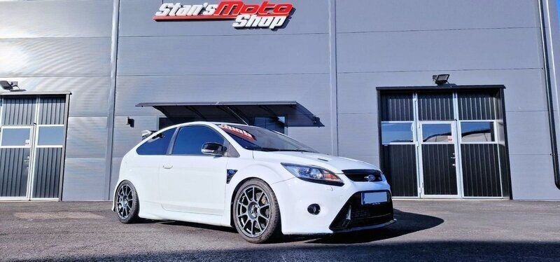 Begagnad Ford Focus RS 305 HK (224 kW) 2010 Vit Halvkombi