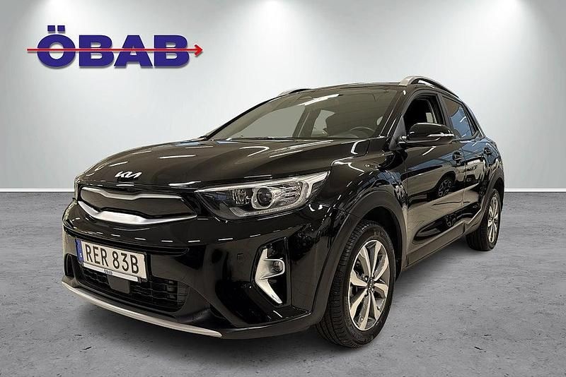 Svart Begagnad 2022 Kia Stonic Advance SUV | 238 900 kr (Marknadspris) - Bild 1/4