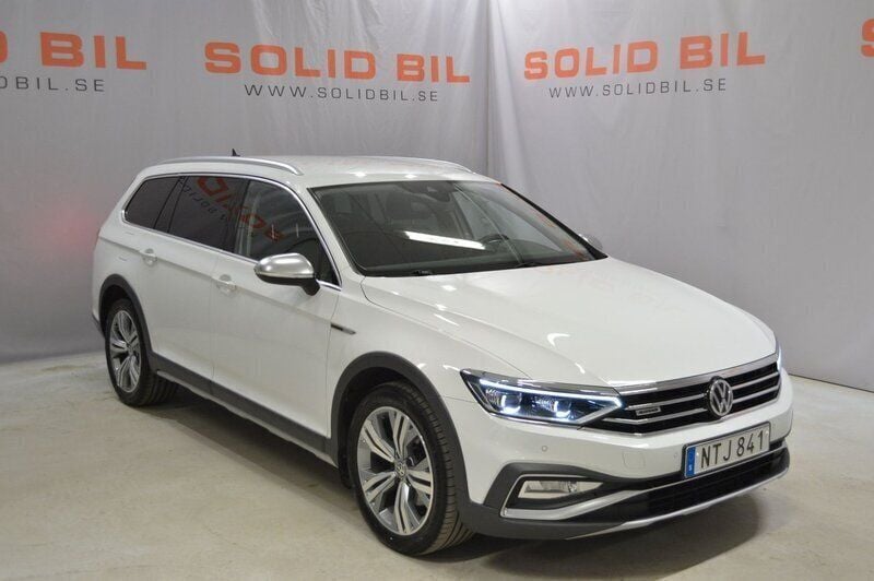 Vit Begagnad 2020 VW Passat Alltrack Executive Kombi | 209 900 kr (Bra pris) - Bild 1/4