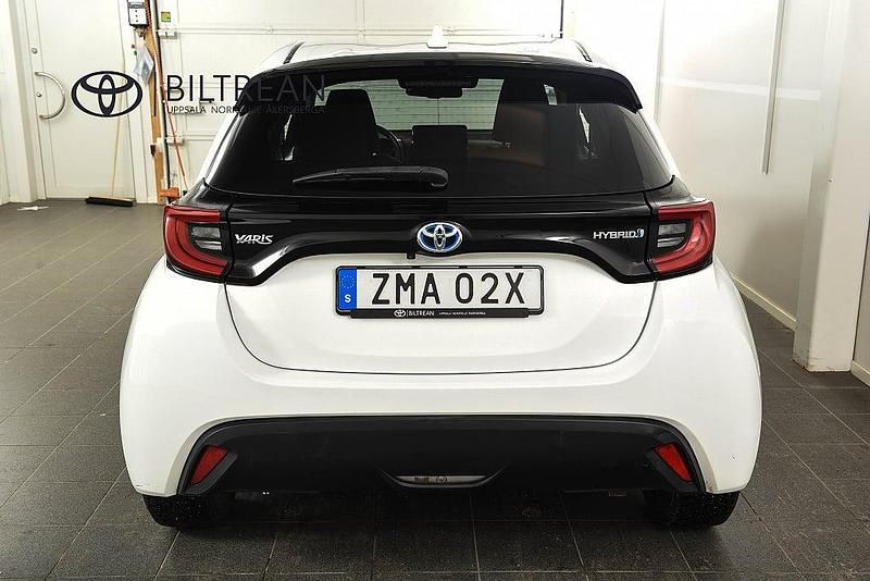 Begagnad Toyota Yaris 2021 Vit Halvkombi
