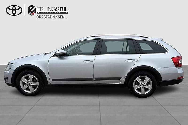 Begagnad Skoda Octavia Scout Business Line 184 HK (135 kW) 2015 Silver Kombi