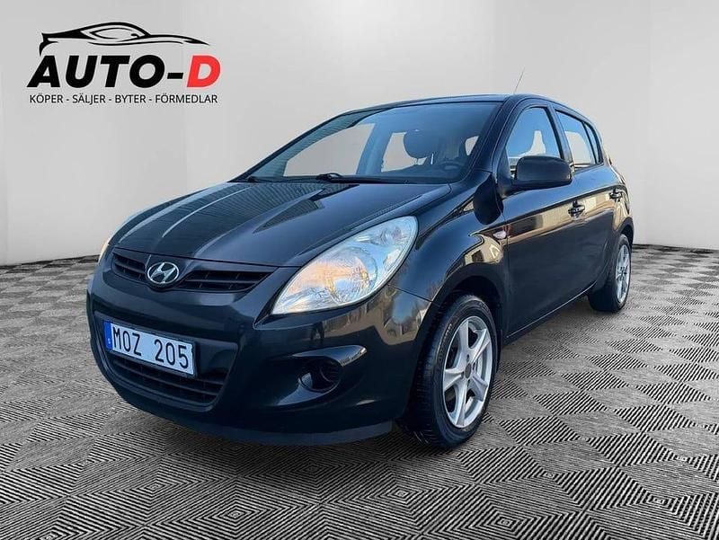 Begagnad Hyundai i20 Select 101 HK (74 kW) 2010 Svart Halvkombi