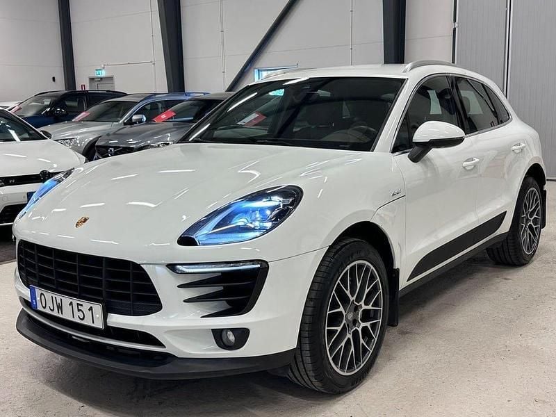 Vit Begagnad 2016 Porsche Macan S SUV | 349 700 kr (Marknadspris) - Bild 1/4