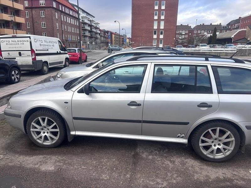 Begagnad Skoda Octavia Tour 102 HK (75 kW) 2001 Kombi