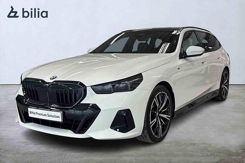 Vit Begagnad 2025 BMW 520 Kombi | 659 900 kr - Bild 1/1