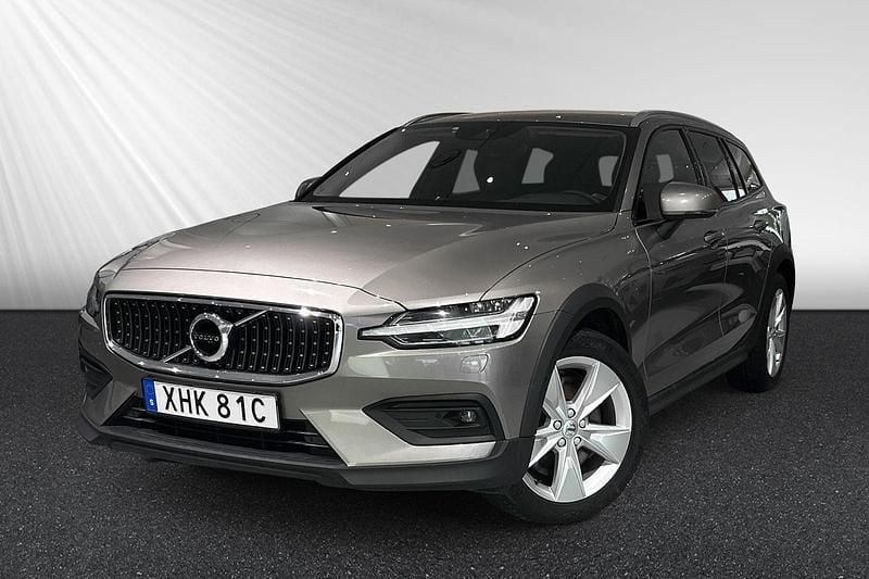 Grå Begagnad 2020 Volvo V60 CC Kombi | 219 800 kr (Bra pris) - Bild 1/4