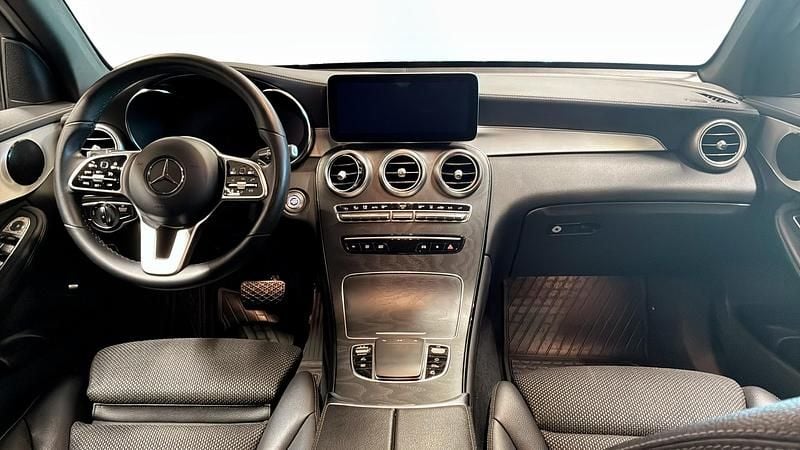 Begagnad Mercedes GLC300e 306 HK (225 kW) 2021 Svart Kombi