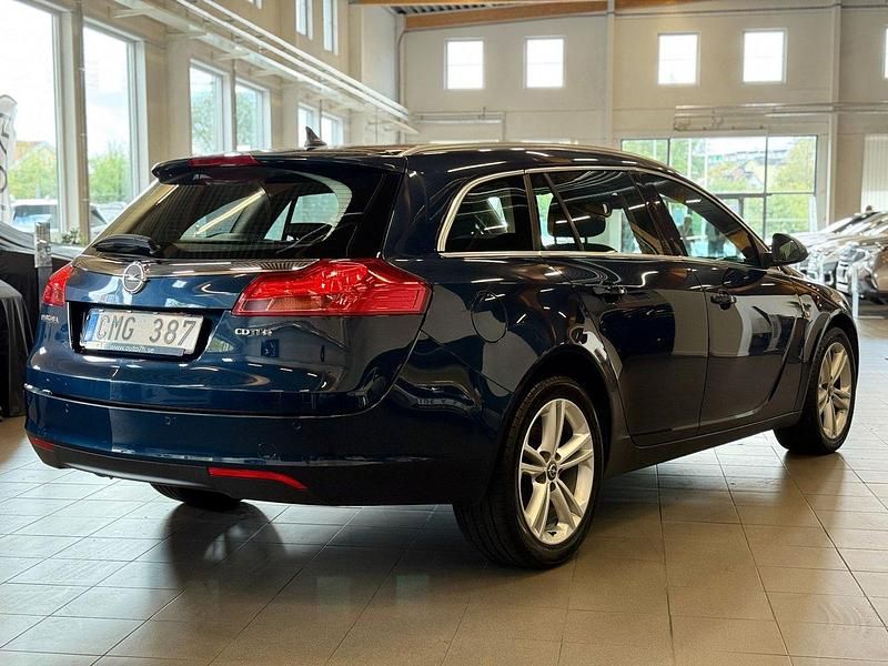 Begagnad Opel Insignia Edition 161 HK (118 kW) 2011 Blå Kombi
